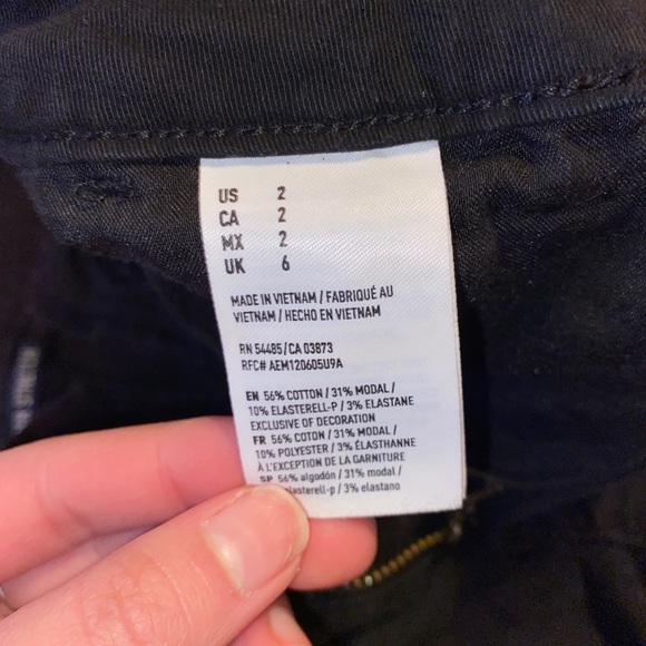 AE Black mid/low rise shorts - Picture 5 of 5